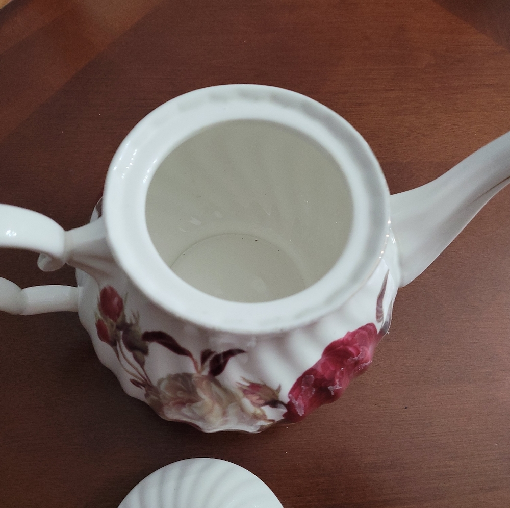 Teapot - Picture 9 of 11